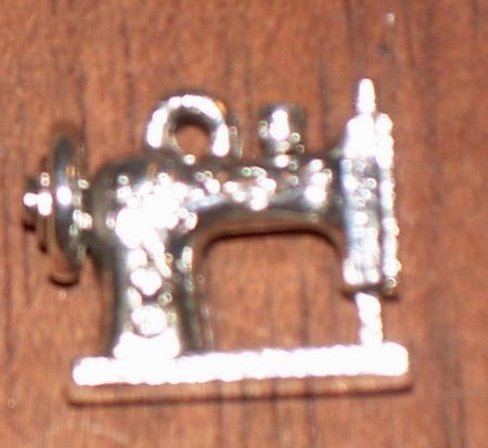 Sewing Machine Pewter Charm