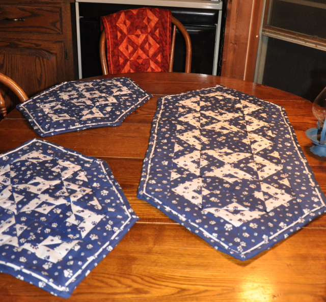 Reverse Triangle Table Runner and Placemats